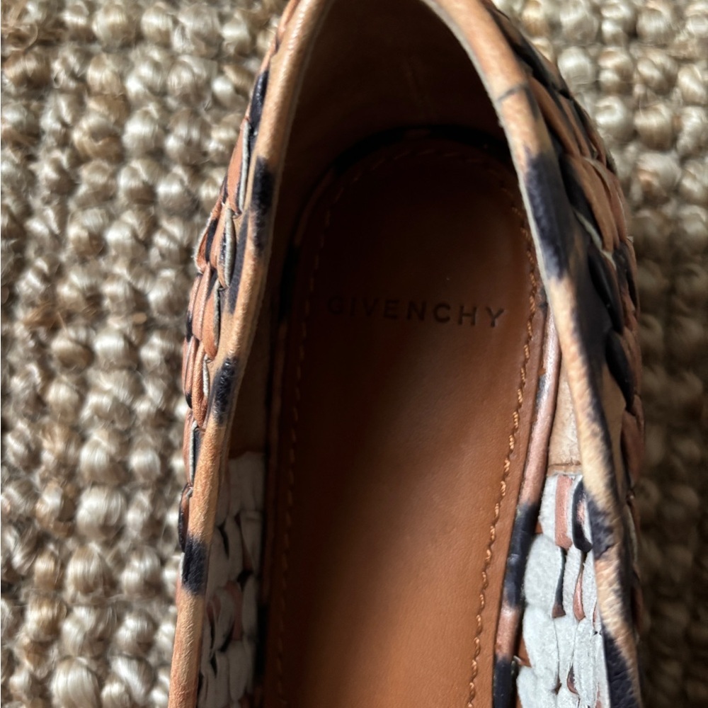 Givenchy Women’s Leather Leopard Animal Cheetah Print Flat Shoe size 9.5 - Picture 2 of 5